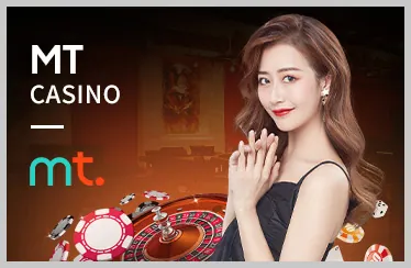 Bàn chơi casino trực tuyến với người chia bài thật, không khí sang trọng và chuyên nghiệp